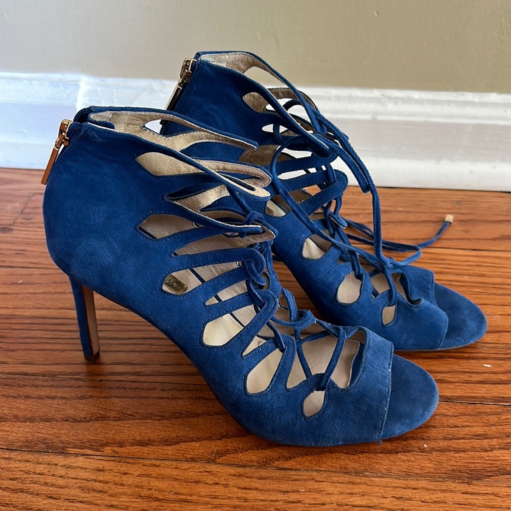 Women’s suede blue strap pumps